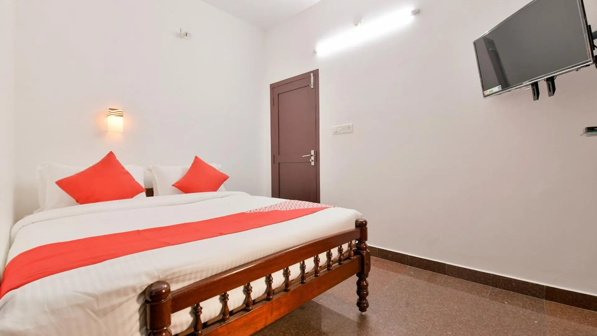 Hotel O Alappuzha Near General Hospital Junction