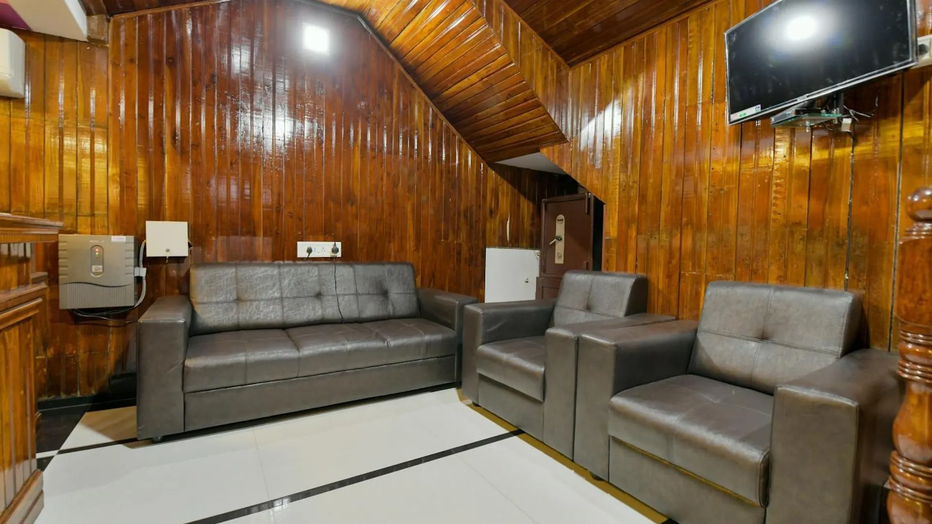 Hotel O Alappuzha Near General Hospital Junction